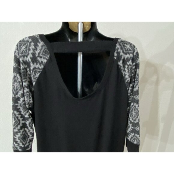Maurices Womens Medium Sweater Black With Geometric Design On 3/4 Sleeves - Picture 8 of 10